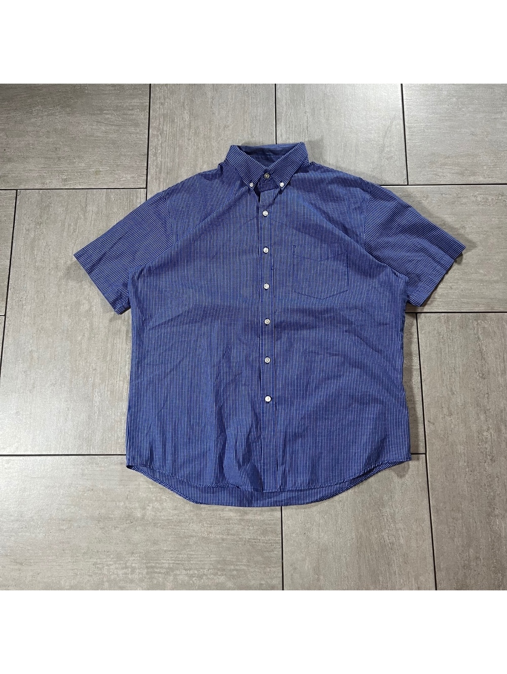 Van Heusen Classic Fit Short Sleeve Button-Up Shirt Size Large